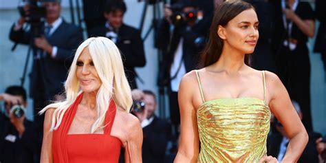 Irina Shayk e Donatella Versace, coppia moda a Venezia 75